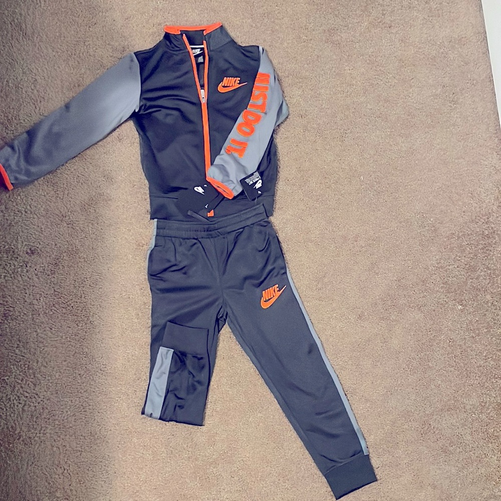 Boys 2 PIECE NIKE SET